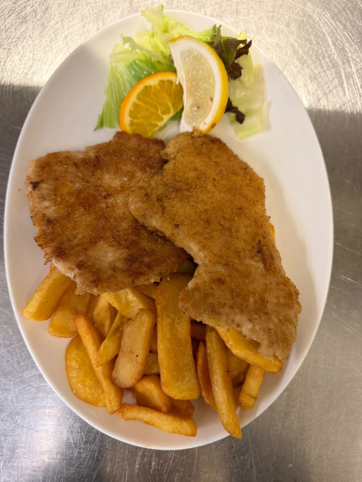 Schnitzel mit Pommes
